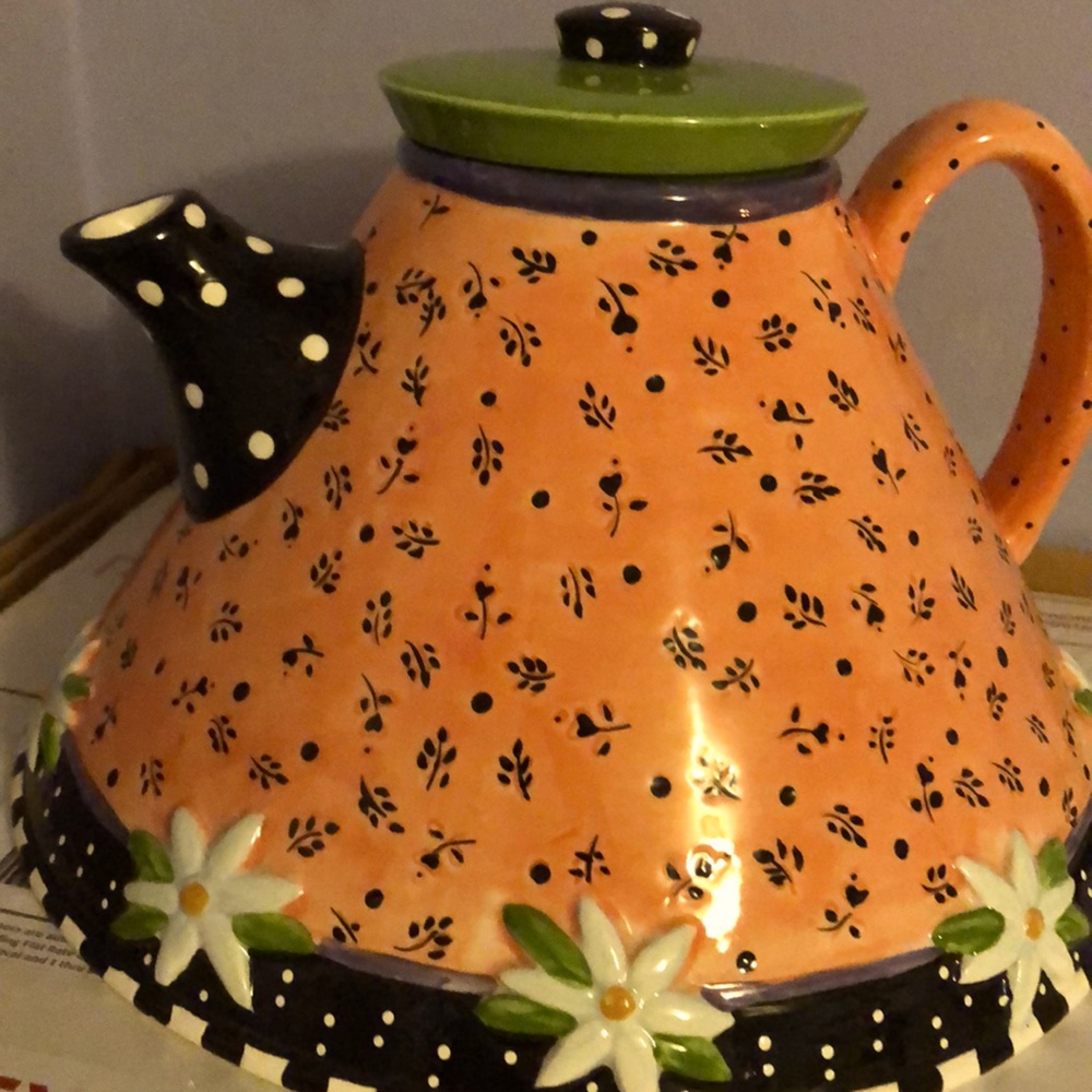 Autumn tea pot